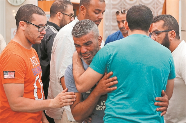 Ανήσυχοι νεκροί (κι ό,τι λείπει, λείπει)