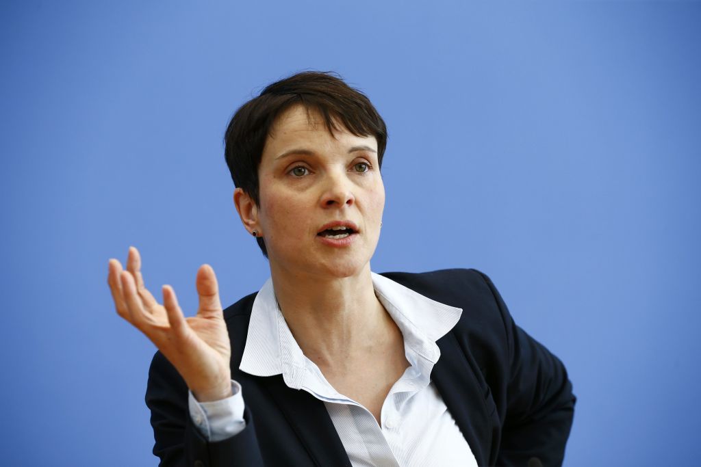 Yπέρ της οπλοκατοχής η επικεφαλής του κόμματος Εναλλακτική για τη Γερμανία