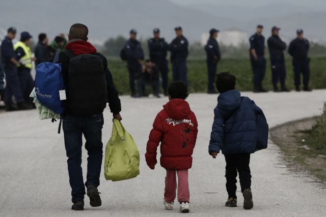 Αβραμόπουλος: Κυρώσεις στις χώρες που αρνούνται τους πρόσφυγες