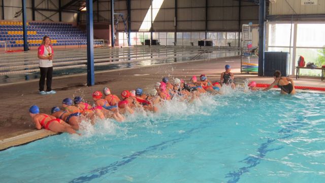 Υποχρεωτικά μαθήματα κολύμβησης στα δημοτικά σχολεία από τη νέα χρονιά
