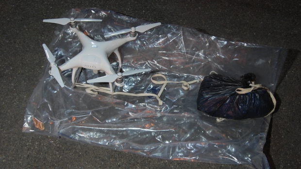 Βρετανία: Στέλνουν με τηλεκατευθυνόμενα αεροσκάφη ναρκωτικά στις φυλακές | tanea.gr