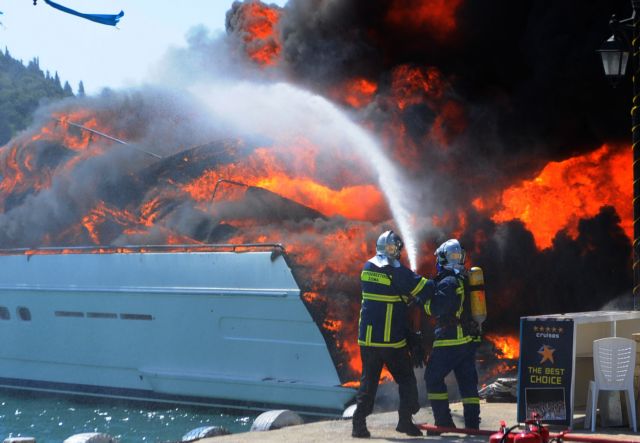 Λευκάδα: Κάηκαν και βυθίστηκαν μία θαλαμηγός και ένα ιστιοπλοϊκό στο Νυδρί