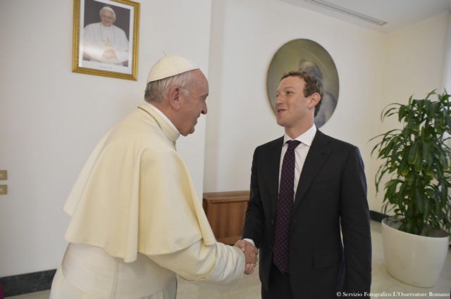 Τετ α τετ του Πάπα Φραγκίσκου με τον ιδρυτή του Facebook για τη φτώχεια