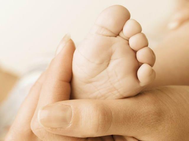 Γεννήθηκε το πρώτο μωρό στον κόσμο από τρεις γονείς