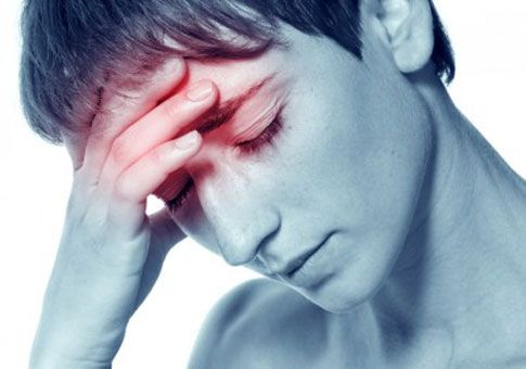 Ενας στους 25 Ελληνες υποφέρει σχεδόν καθημερινά από πονοκέφαλο