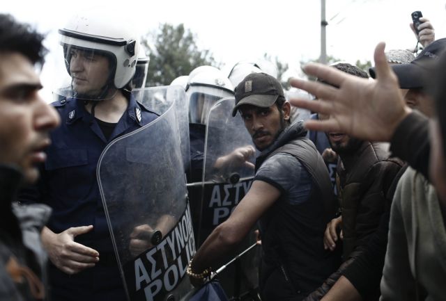 Συλλήψεις μεταναστών στη Χίο για κλοπές και για οπλοκατοχή