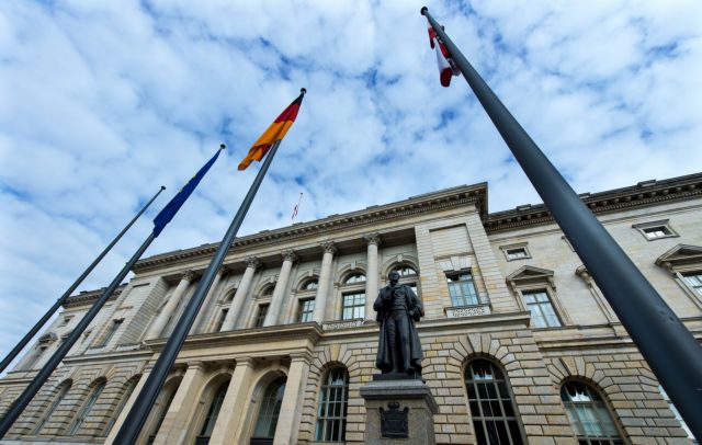 Βερολίνο: Ξεκινούν οι συνομιλίες για τον σχηματισμό τρικομματικής κυβέρνησης