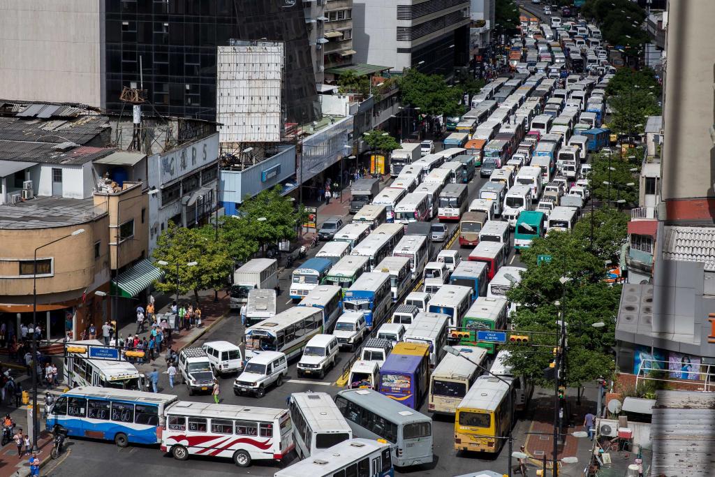 Κατάληψη των δρόμων του Καράκας από οδηγούς λεωφορείων