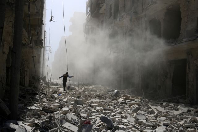 Συρία: Κυβερνητικές δυνάμεις σφυροκοπούν το Χαλέπι