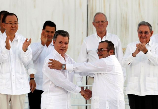Κολομβία: Υπεγράφη η ιστορική συμφωνία των ανταρτών FARC με την κυβέρνηση