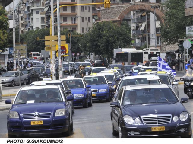 Πρόταση για μείωση 10% στα κόμιστρα των ταξί λόγω ΟΑΣΘ