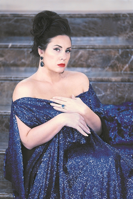 «Αξιον εστί» με Νταλάρα – Πλατανιά, «Φόνισσα» και Σόνια Γιόντσεβα