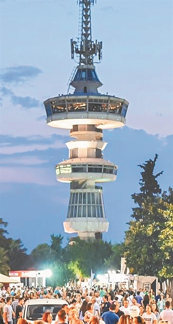 Ο Μητσοτάκης γεμίζει το καλάθι της ΔΕΘ