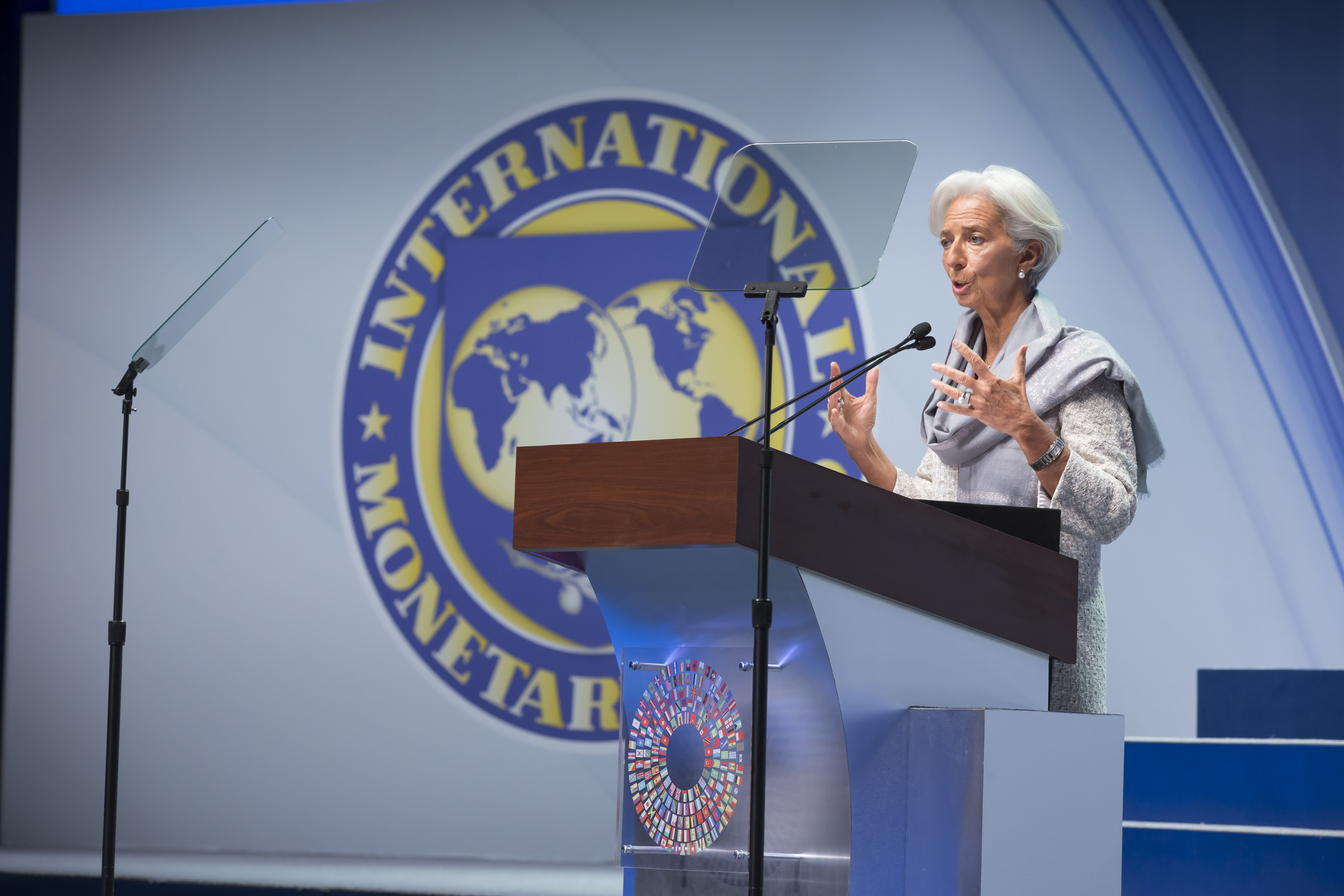 Мвф сша. Международный валютный фонд (МВФ). МВФ Вашингтон. Кристин Лагард сотрудники МВФ. Международный валютный фонд штаб квартира.