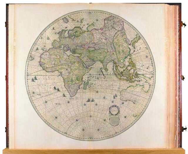 Θεατές στην επανάληψη της Ιστορίας;