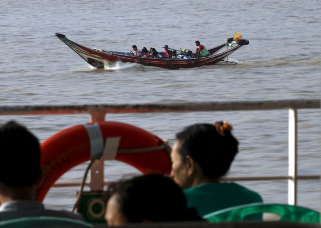 Μιανμάρ: 14 νεκροί και δεκάδες αγνοούμενοι από τη βύθιση πλοιαρίου