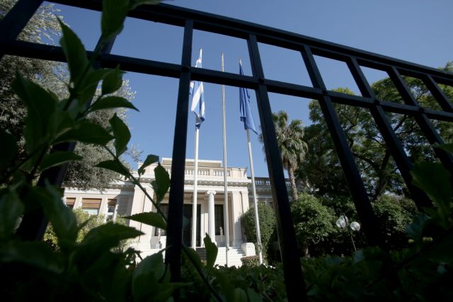 Για τις σχέσεις Τσίπρα – Παππά με κύπριο δικηγόρο ρωτούν βουλευτές της ΝΔ