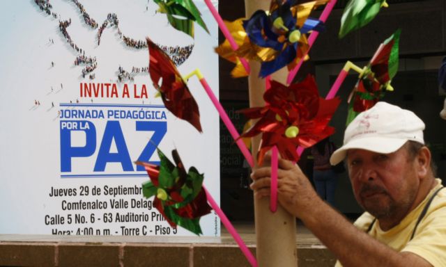 Οι Κολομβιανοί ψηφίζουν για την ειρηνευτική συμφωνία με τους αντάρτες