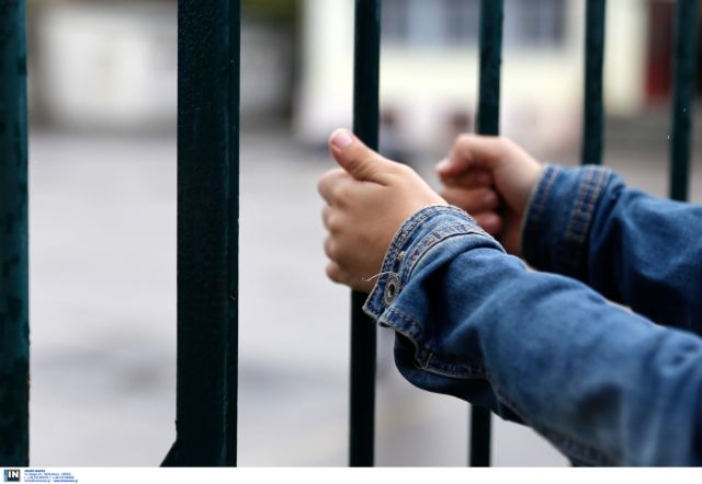 Πέντε ανήλικοι πωλούσουν ναρκωτικά έξω από σχολεία στην Ηλιούπολη