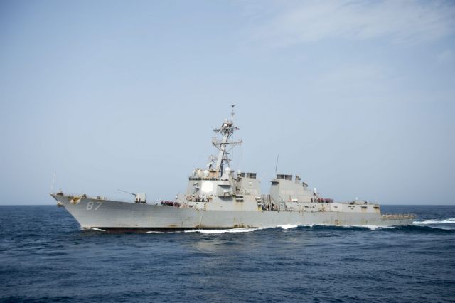 Νέα πυρά κατά αμερικάνικων πολεμικών πλοίων στα στενά Μπαμπ αλ Μάνταμπ