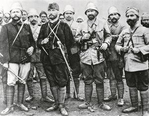 Θεριεύουν τα παιχνίδια στη σκακιέρα της Λιβύης