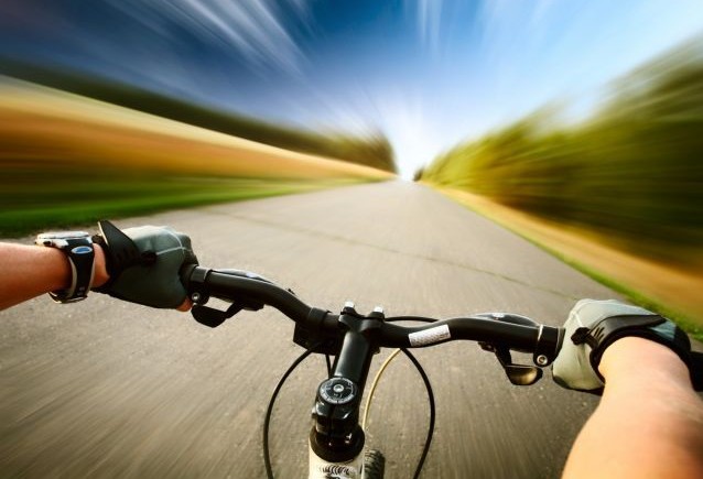 Με ποια ταχύτητα πρέπει να κινούνται πεζοί και ποδηλάτες στην πόλη