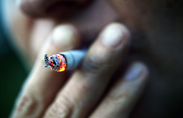Μεγαλύτερος ο κίνδυνος εμφράγματος για τους καπνιστές κάτω των 50 ετών