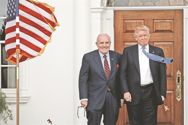 Σκιώδης υπΕξ του Τραμπ ο Τζουλιάνι;