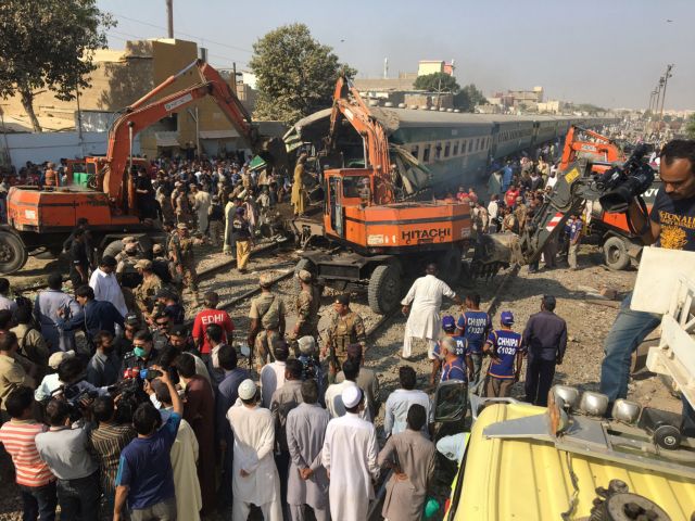 Σιδηροδρομική τραγωδία με 21 νεκρούς στο Πακιστάν