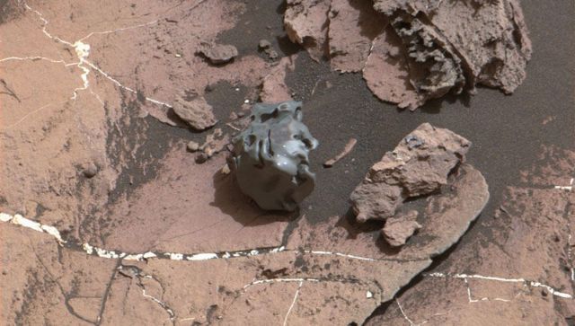 Το ρόβερ Curiosity ανακάλυψε έναν περίεργο σιδερένιο μετεωρίτη στον Aρη