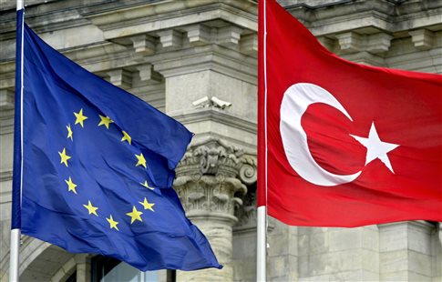 H Ευρώπη εκφράζει «εξαιρετική ανησυχία» για τις συλλήψεις στο φιλοκουρδικό HDP
