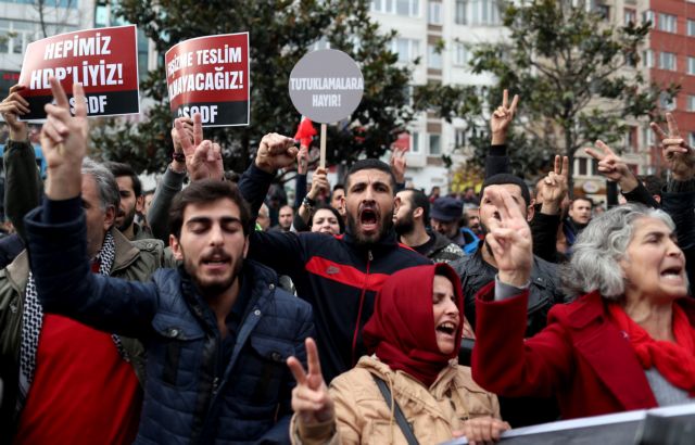 Το φιλοκουρδικό HDP αναστέλλει τη συμμετοχή του στο τουρκικό κοινοβούλιο