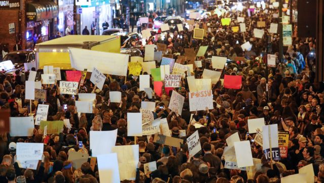 Διαδηλώσεις σε πόλεις των ΗΠΑ κατά της εκλογής του Ντόναλντ Τραμπ