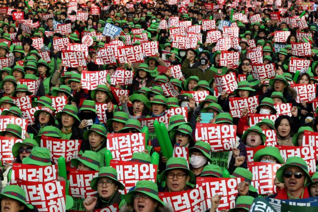 Τεράστια διαδήλωση στη Σεούλ – Αίτημα η παραίτηση της προέδρου