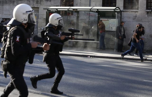 Δεκάδες συλλήψεις υπαλλήλων του τουρκικού υπουργείου Οικονομικών