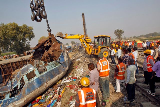 Ινδία: 146 νεκροί και 180 τραυματίες από τον εκτροχιασμό τρένου