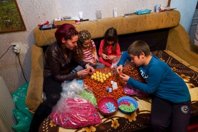 Ρουμανία: Παιδιά-«σκλάβοι» φτιάχνουν τα σοκολατένια αυγά Kinder-έκπληξη
