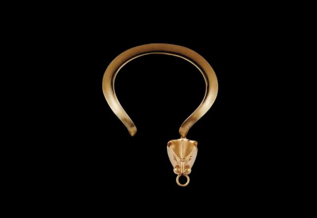 Σοφία Κοκοσαλάκη. Θηλυκό και παλιά δαντέλα