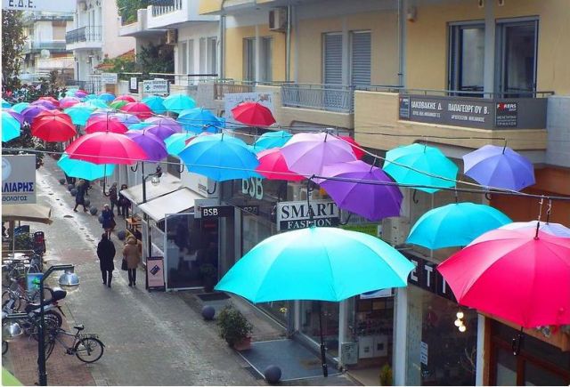 Τρίκαλα:Ο δρόμος των ομπρελών