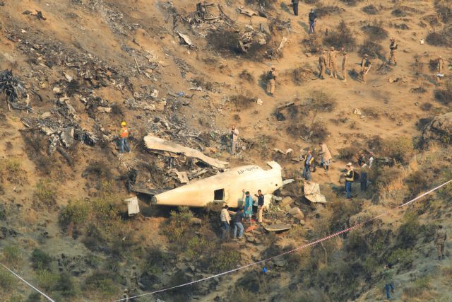Πακιστάν: Οι αρχές ερευνούν τα αίτια του αεροπορικού δυστυχήματος
