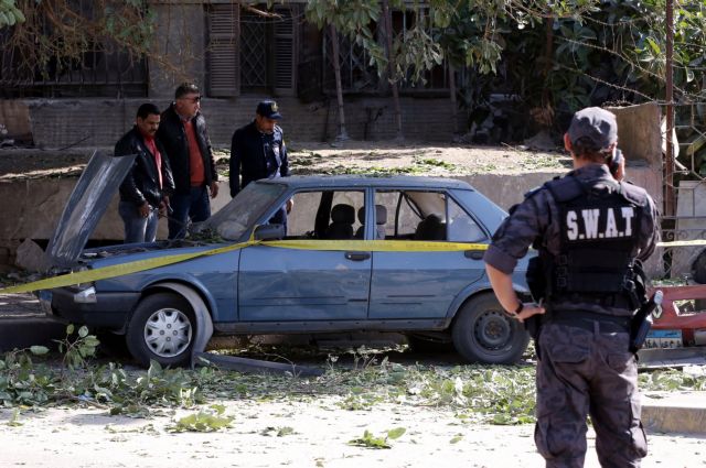 Εξι αστυνομικοί νεκροί από έκρηξη βόμβας στο Κάιρο