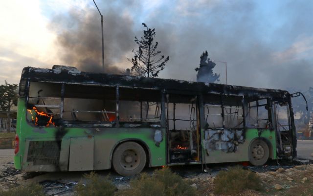 Συρία: Στην πυρά ρίχνουν αντάρτες λεωφορεία για την απομάκρυνση αμάχων