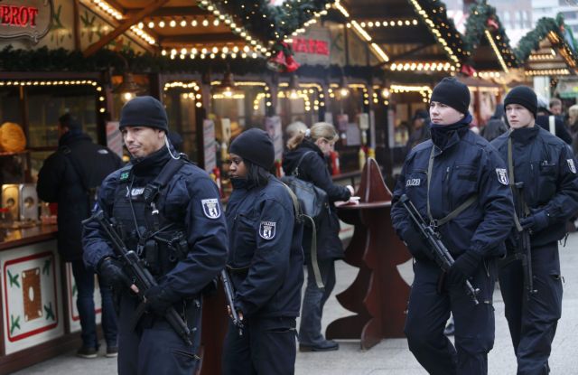 Εκλεισε εμπορικό κέντρο στο Βερολίνο – Αστυνομικές δυνάμεις στην περιοχή