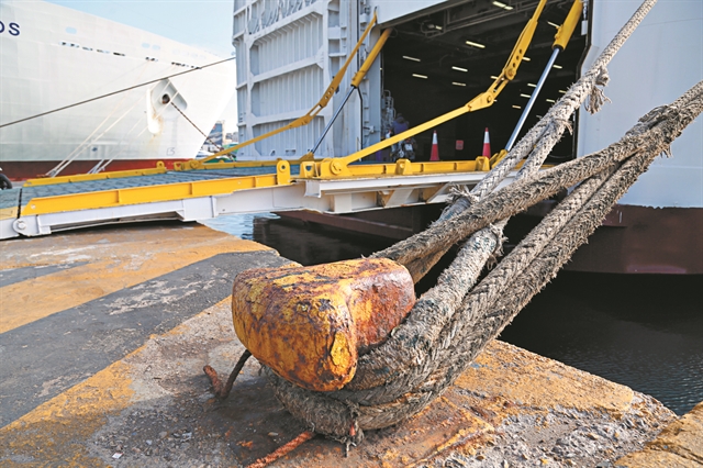 Ηλεκτροδότηση πλοίων από τη στεριά