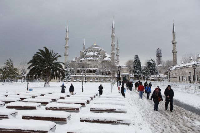 Τουρκία: Χιονοθύελλα έχει παραλύσει την Κωνσταντινούπολη
