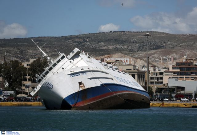 Ξεκινά η απομάκρυνση του ημιβυθισμένου πλοίου «Παναγία Τήνου»