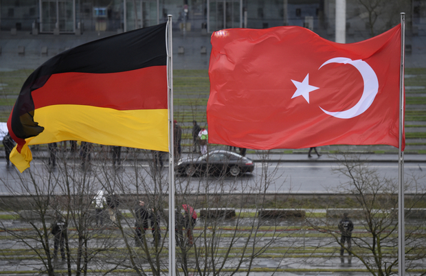 Η Αγκυρα προειδοποιεί και τη Γερμανία για την έκδοση 40 τούρκων στρατιωτικών