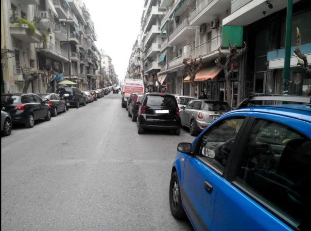 Αθήνα: Η μονίμως διπλοπαρκαρισμένη οδός Αριστοτέλους