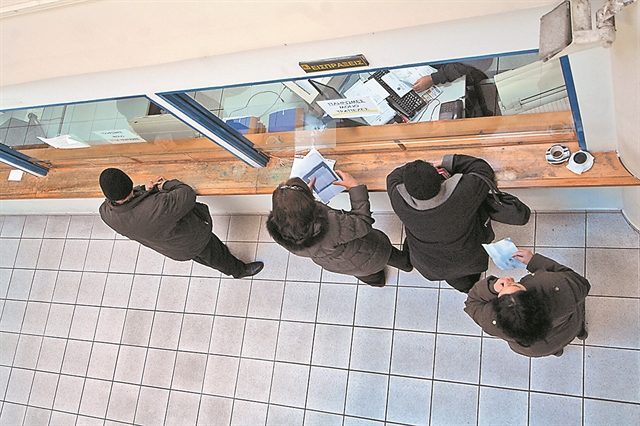 Κοινωνικό μέρισμα: 700 ευρώ έως Τρίτη