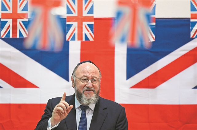 Κεραυνοβολεί τον Κόρμπιν ο ραβίνος